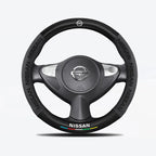 Car steering wheel cover in carbon fiber suede style suitable for Nissan