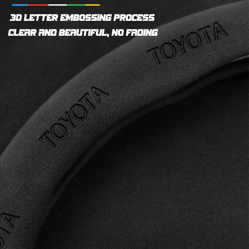Car steering wheel cover in carbon fiber suede style suitable for Toyota